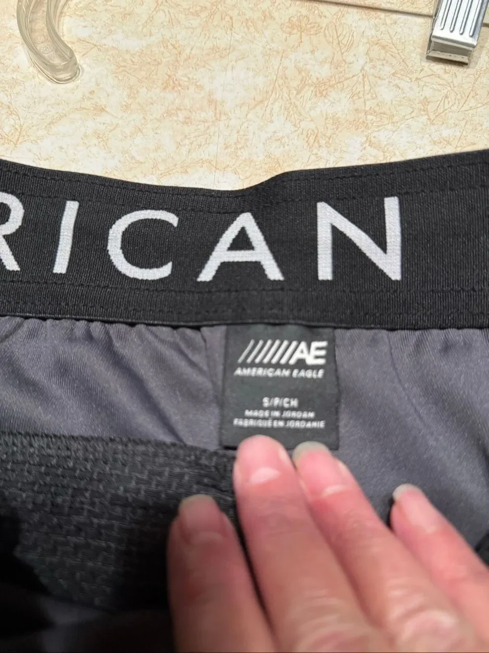 American Eagle Men’s joggers black/Gray camo zippered pockets Sz S